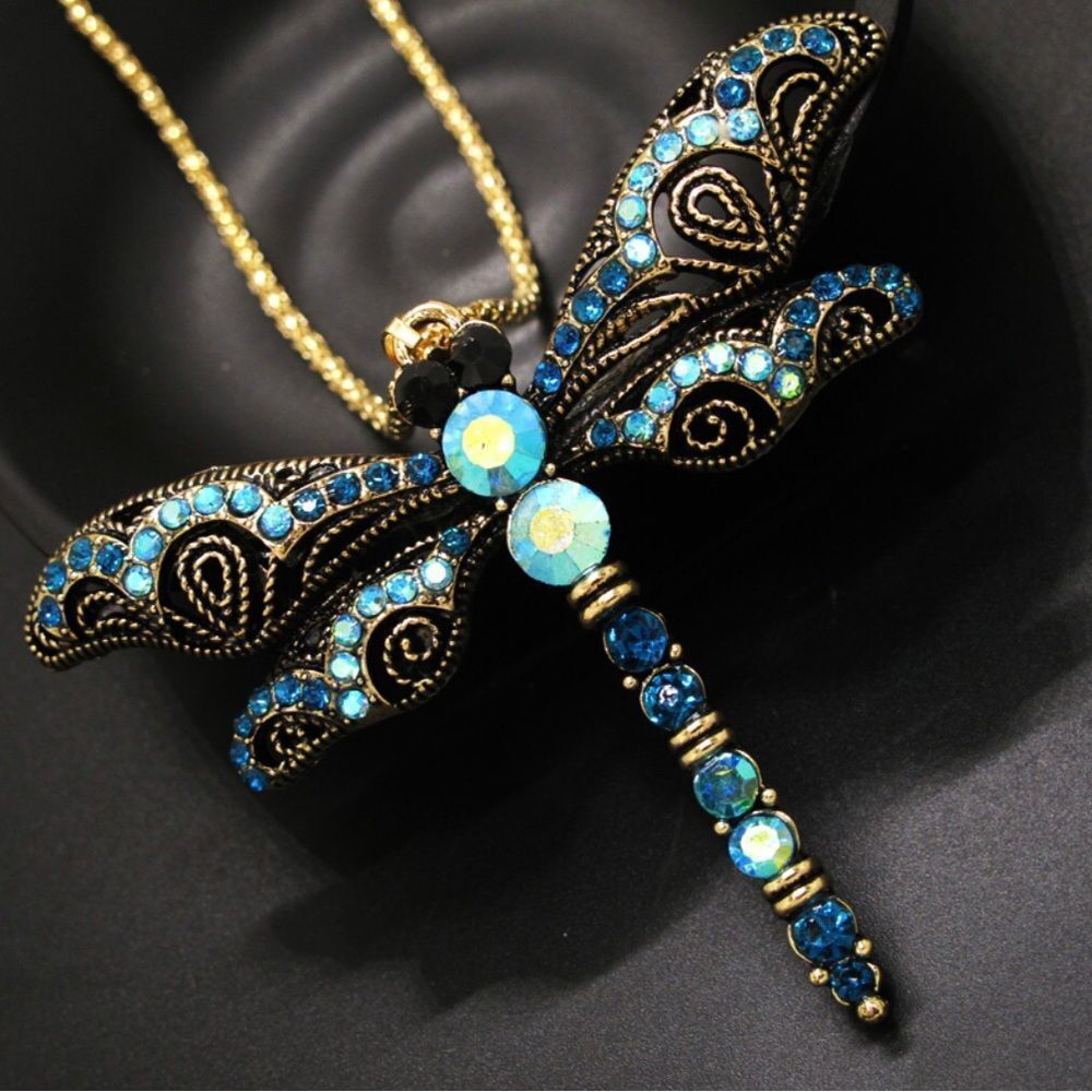 🩵 Betsey Johnson stunning, sparkling dragonfly necklace 🩵 - Picture 3 of 3